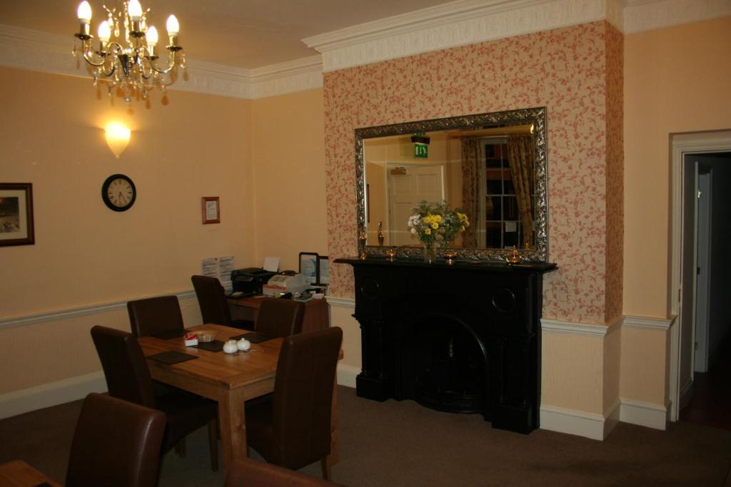 拉尼德洛伊斯 The Trewythen酒店 外观 照片